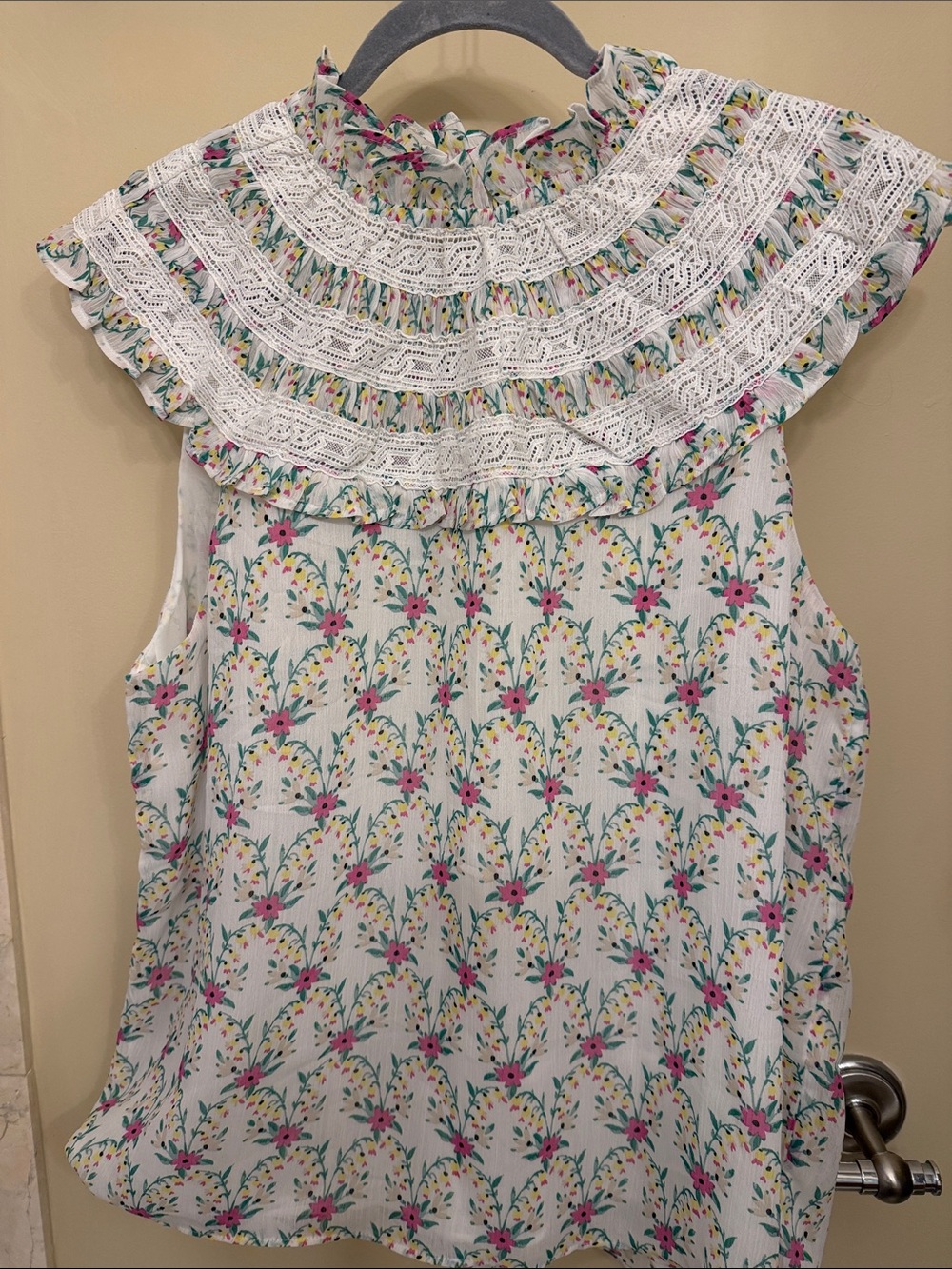 Ann Taylor Cream Floral Sleeveless Lace Yoke Blouse